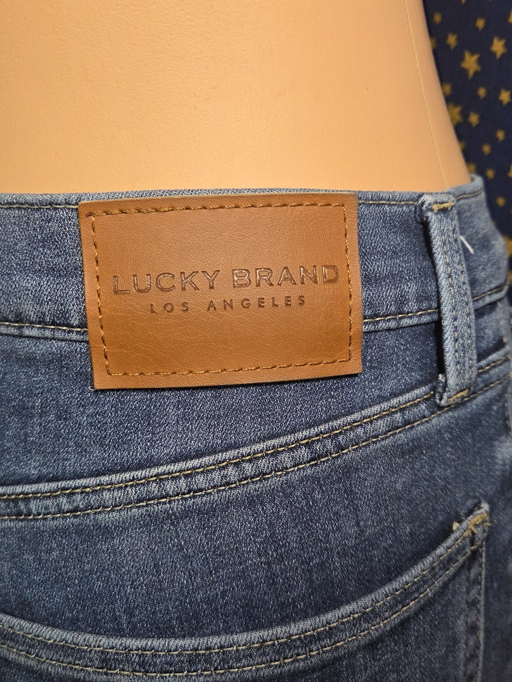 **Lucky Brand Womens Skinny Jeans in Medium Blue Wash** - Picture 7 of 11